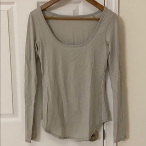 EUC lululemon size 8 long sleeve